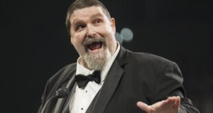 mick-foley-attacks-wrestler-in-shock-appearance-at-indy-show